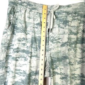 Athleta Farallon Joggers Womens Size 2X Green Fog Camo Sweatpants